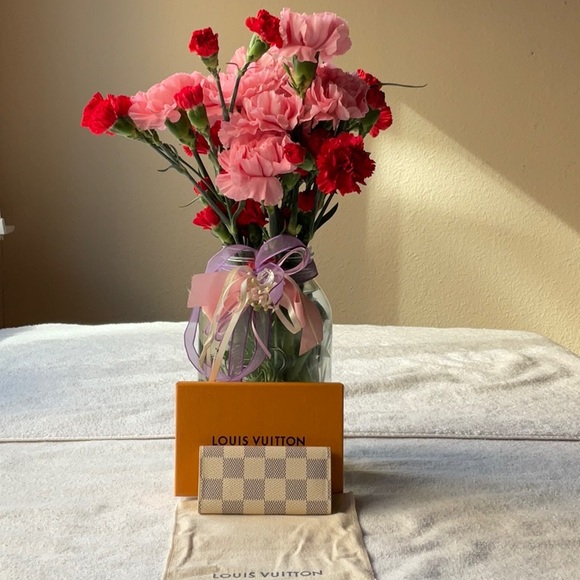 🔑 LOUIS VUITTON DAMIER AZUR 4 KEY HOLDER 🔑NWT🔑 - Picture 7 of 16